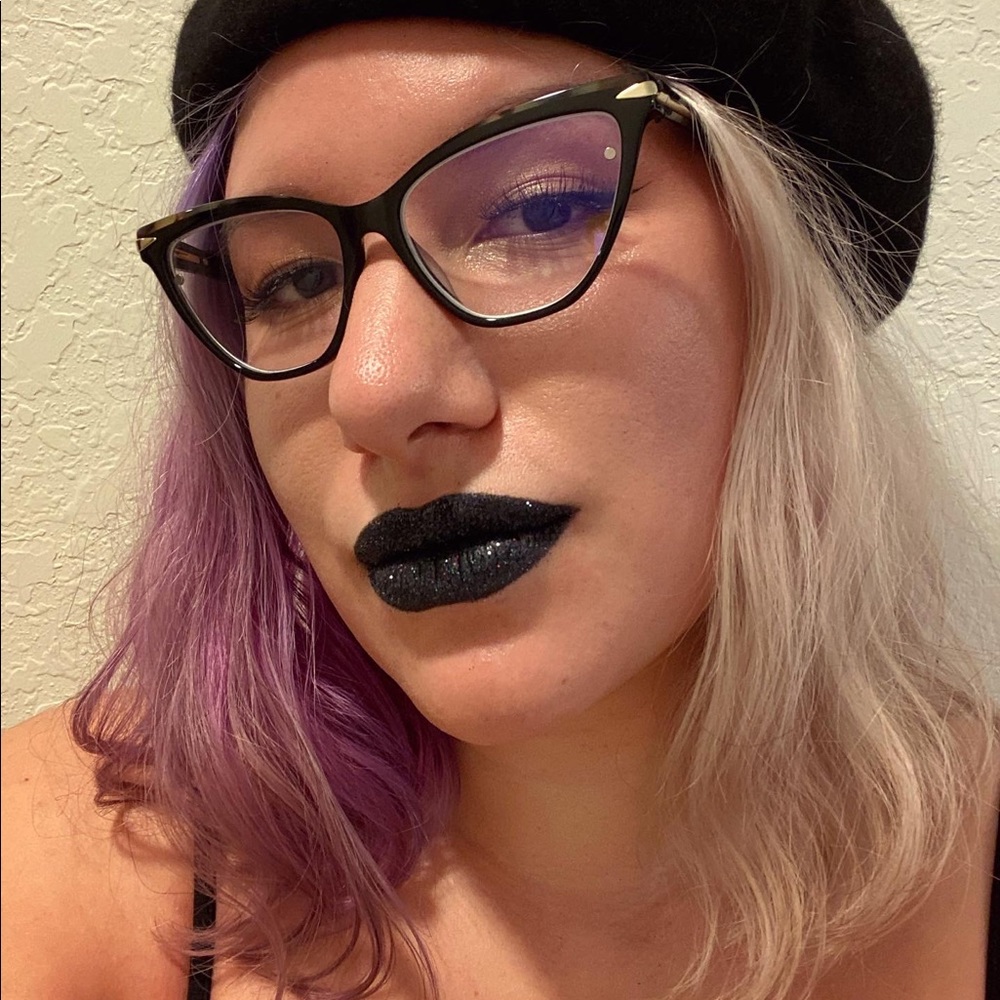 Meet your Posher, Liz